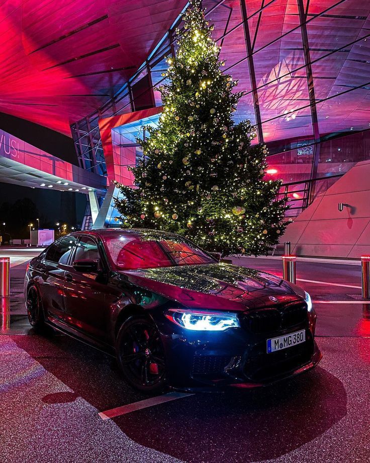 Best Time to Travel for Christmas 2024 with OuiStars Luxury Chauffeur