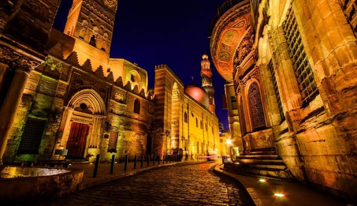 Historic Cairo: Walking Through the Living Museum of Al-Muizz in 2026